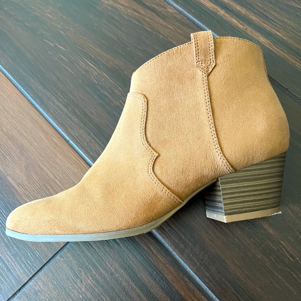 Old Navy faux suede western style booties